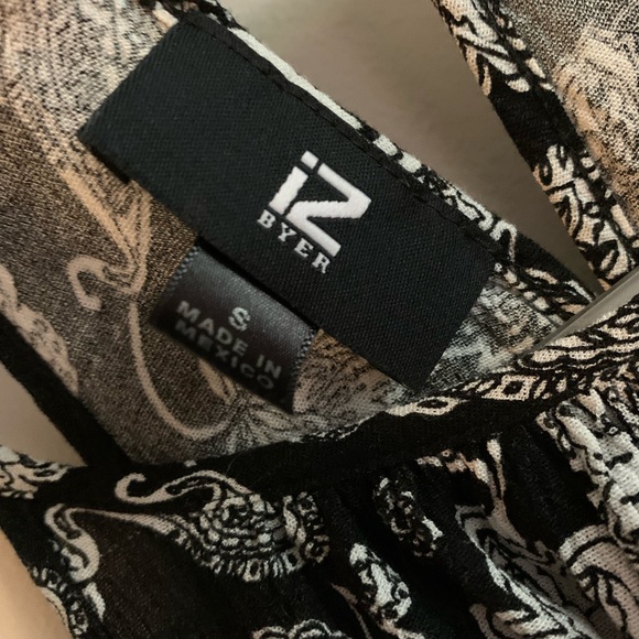 Cute iZ BYER off shoulder black and white floral top - Picture 5 of 6